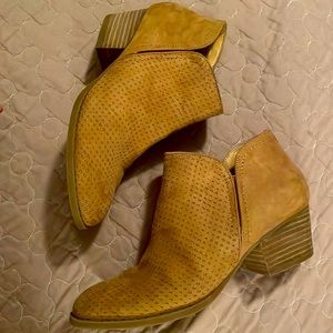 Fergie Bianca ankle boots